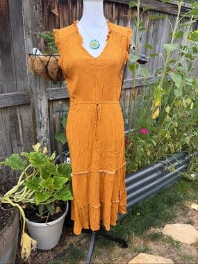 Mason & Belle Sleeveless Tiered Midi Dress in Mustard Yellow Lrg